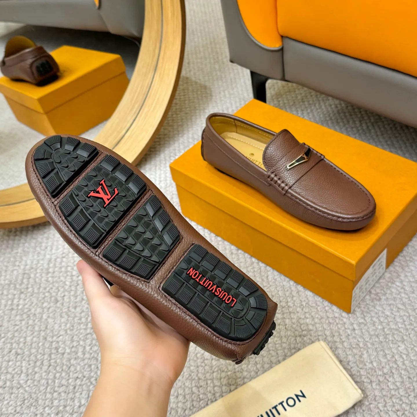 Men's men's shoes 💰420 (Yangli) LV 2⃣️0⃣️2⃣️5️⃣Spring and summer counter GLORIA series models ✈️Original factory special leather production, original last type. A classic driving slip-on casual shoe that shows an elegant style with exquisite craftsmanship details such as Monogram embossing all over the upper🌀Italian imported calfskin fabric Sheepskin foot pads➕Inside～Private mold replica sole Unique style Comfortable driving slip-on Size: 4-12 (38-46) Comes with [Counter packaging: original box, wrapping paper, card, instruction manual, shoehorn, cloth bag] No pressure to enter and leave the counter!
